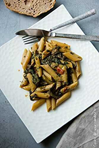 Pâtes légères aux épinards, champignons et tomates