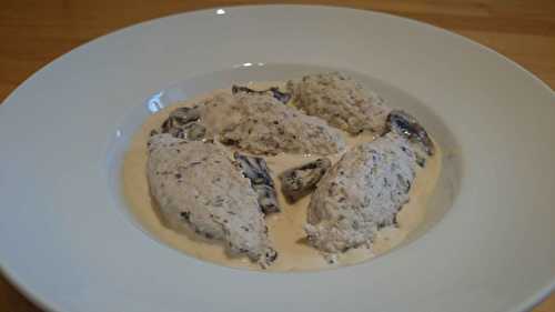 Quenelles de poulet aux champignons, sauce maroilles