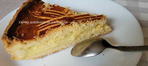 Gâteau Basque à la crème pâtissière parfumée au rhum au rhum