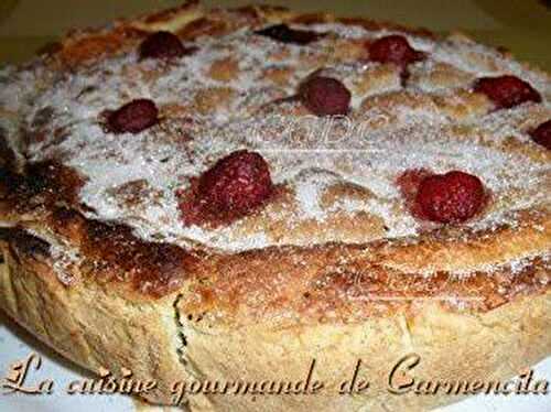 Tourte fondante aux framboises et poires 