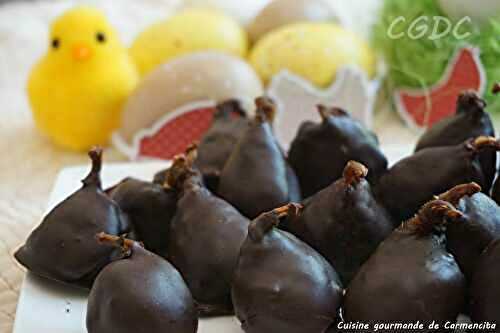 Mini figues sèches farcies aux noix et enrobées de chocolat