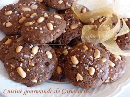 Cookies fleur de sel et ganache de chocolat noir aux cacahuètes 