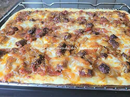 Pizza aux merguez frita et mozzarella