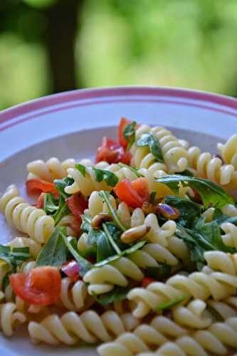 Salade de pâtes à la roquette et pignons