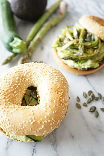 Bagels printaniers aux légumes verts