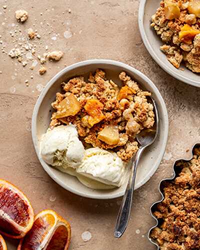 Crumble aux pommes et oranges sanguines