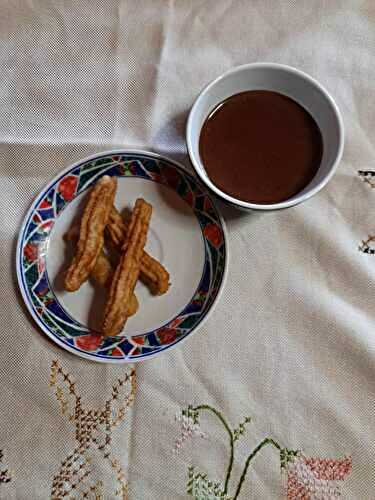 Des churros et un chocolat chaud