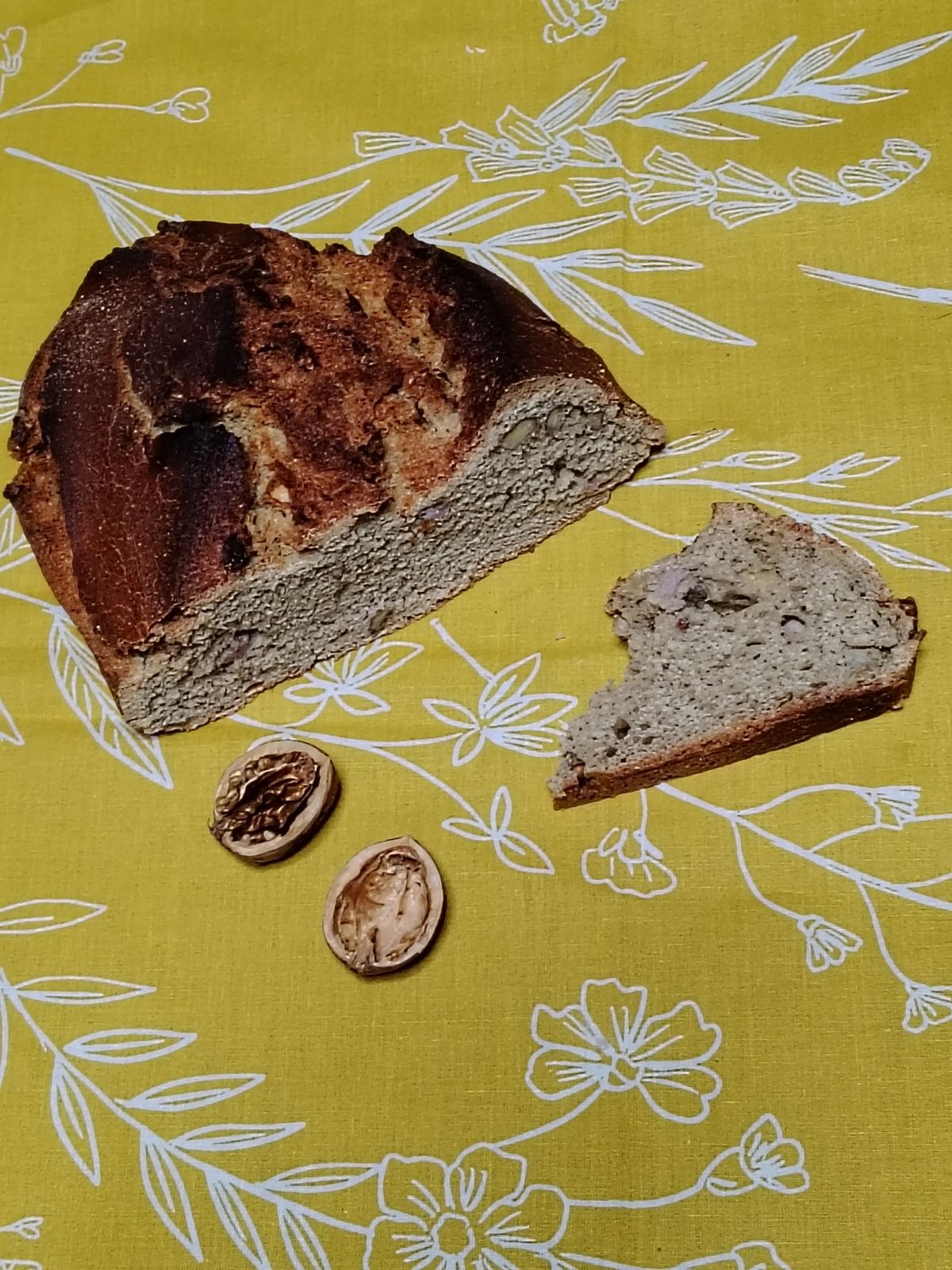 Pain aux noix et aux lardons