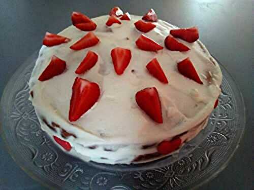 Gâteau aux fraises, crême pâtissière et chantilly - Catherine et compagnie