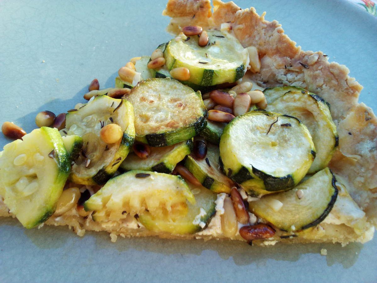 Tarte aux courgettes et pignons (vegan)