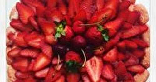 Tiramisu aux fraises , chocolat blanc et biscuits roses de Reims