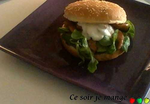 Burger au poulet, au chèvre et au miel