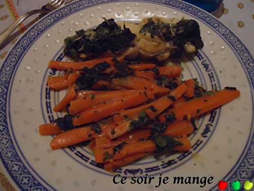 Roulés de poulet aux épinards, fromage frais et carottes