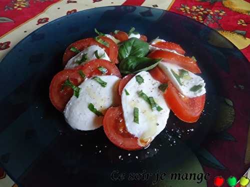Tomates mozzarella au basilic
