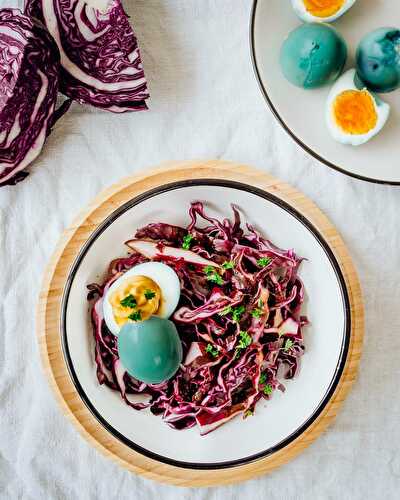 Salade de chou rouge et œufs bleus