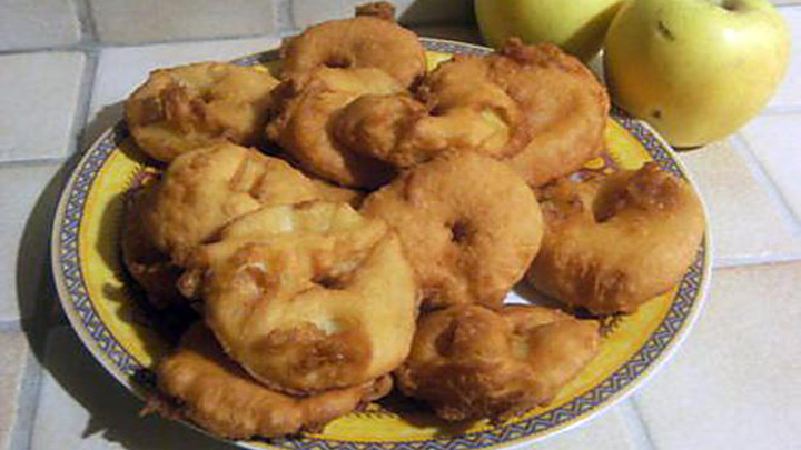 Beignets aux pommes à la fleur d'oranger