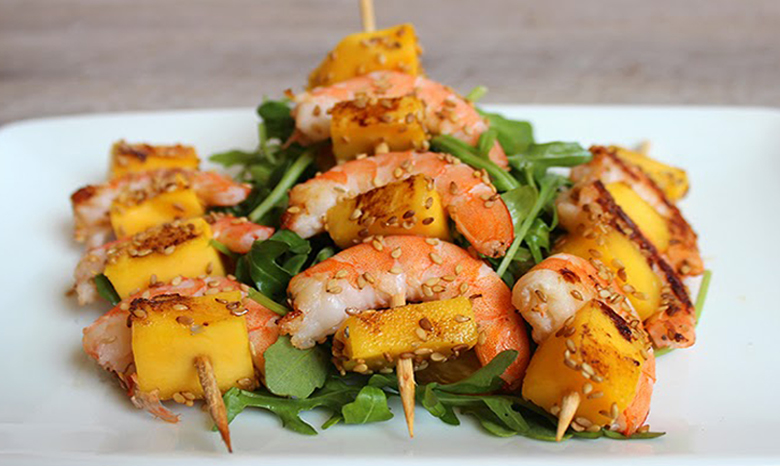 Brochettes de crevettes et mangue