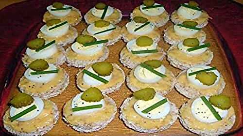 Canapés aux oeufs de caille