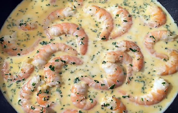 Crevettes flambées au pastis