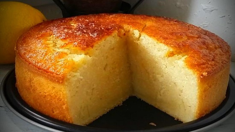 Gâteau au lait et à la semoule ultra moelleux parfumé à la vanille et au citron