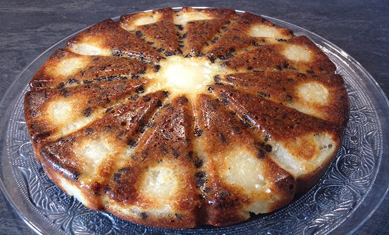 Gâteau au yaourt, poires et pépites de chocolat