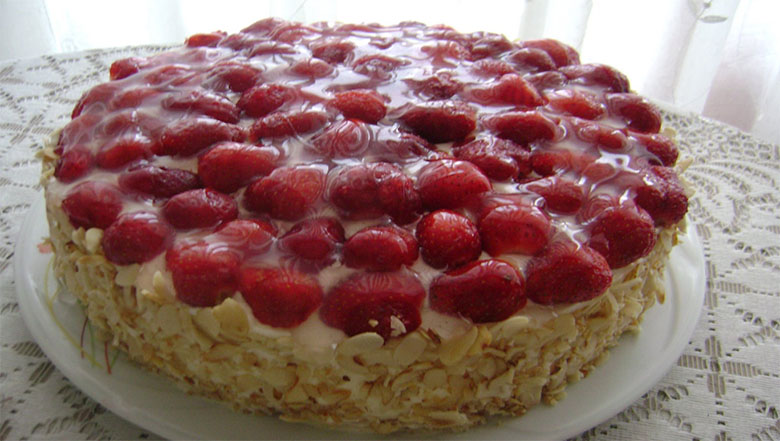 Gâteau aux fraises et amandes
