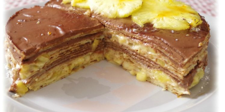 Gâteau de crêpes, crème pâtissière à l'ananas et au chocolat