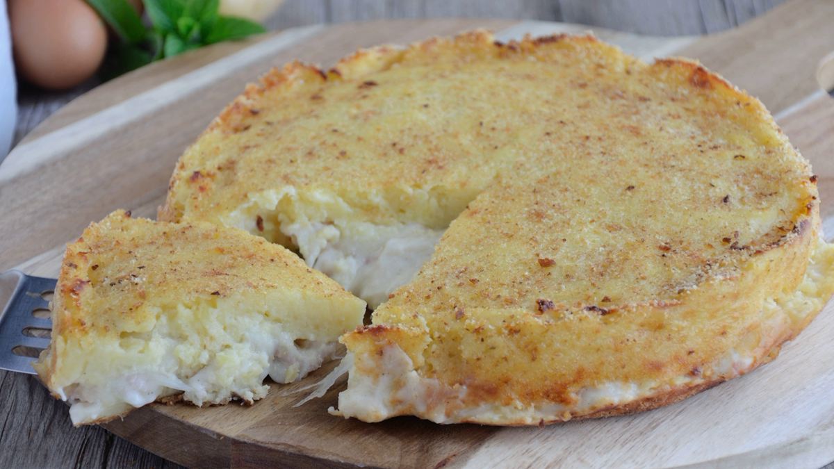 Gâteau de pommes de terre farci à la béchamel