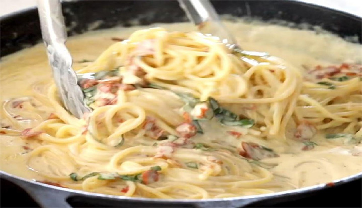 Pâtes alla carbonara crémeuses