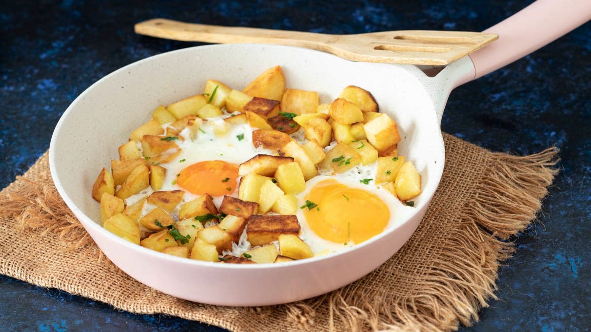 Poêlée de pommes de terre croustillantes aux œufs