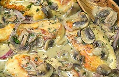 Poitrines de poulet, sauce crémeuse aux champignons et Dijon