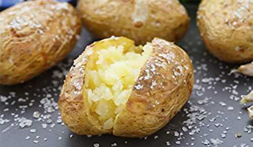 Pommes de terre au four à la fleur de sel et crème de ciboulette