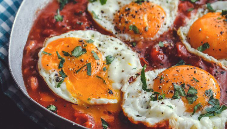 Recette oeufs au plat à la sauce tomate et chorizo