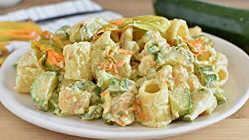 Salade de pâtes aux courgettes et fleurs de courge