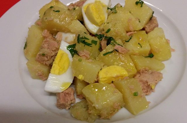 Salade de pommes de terre au thon et œufs