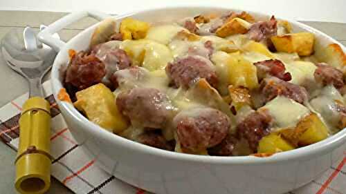 Saucisse et pommes de terre au fromage, recette savoureuse