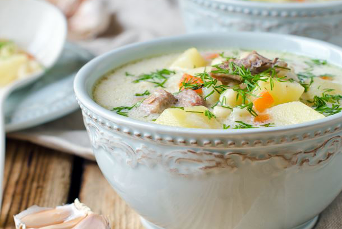 Soupe de pommes de terre à la dinde