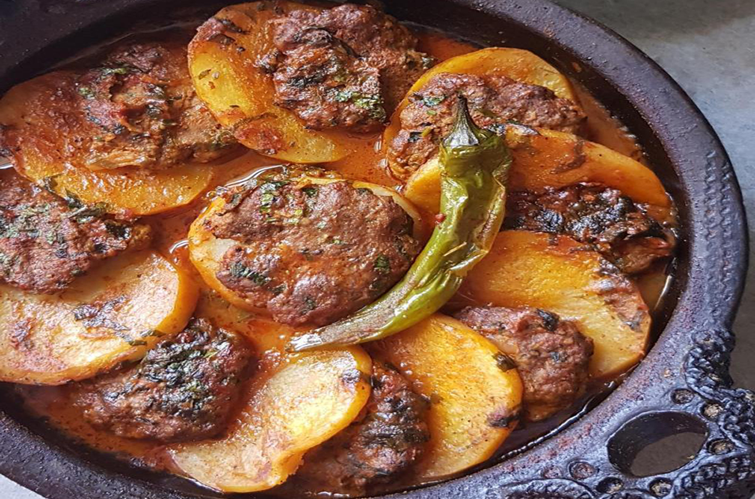 Tajine de pommes de terre et viande hachée