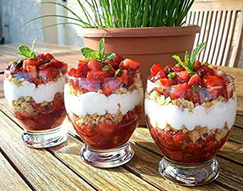 Tartare de fraises, pistaches et sablés