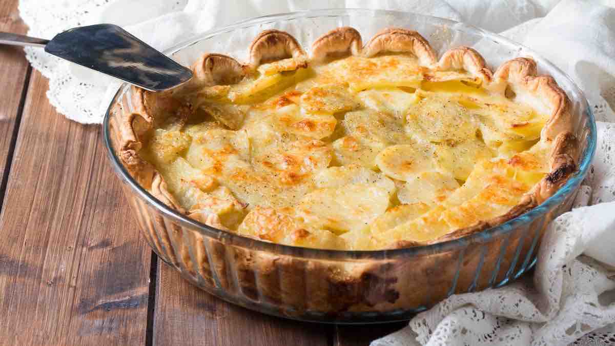 Tarte aux pommes de terre à la crème fraîche et au fromage