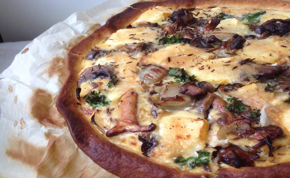 Tarte d'Automne aux Champignons, Oignons & Reblochon