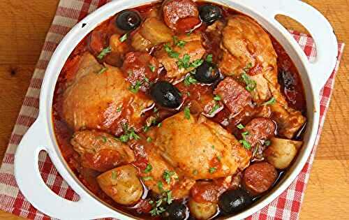 Un bon plat de poulet sauté au chorizo