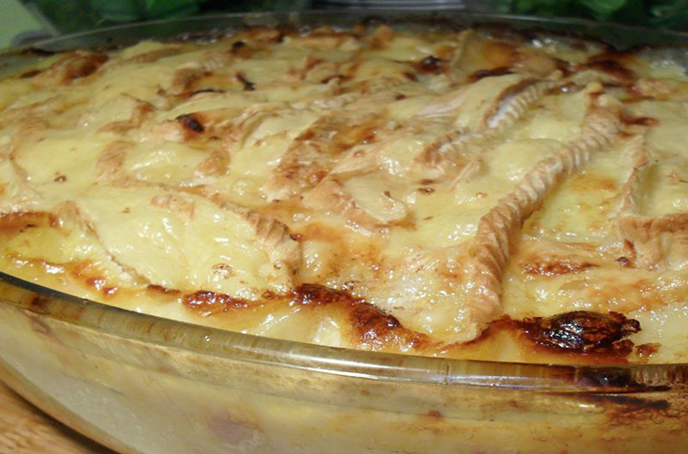 Un bon plat de tartiflette traditionnelle