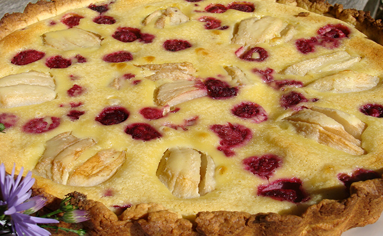 Une bonne tarte amandine poire & framboise