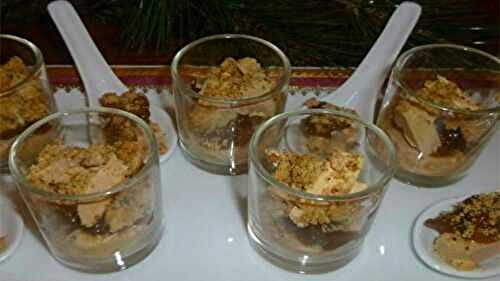 Verrine foie gras, compotée de mendiants et crumble noisette