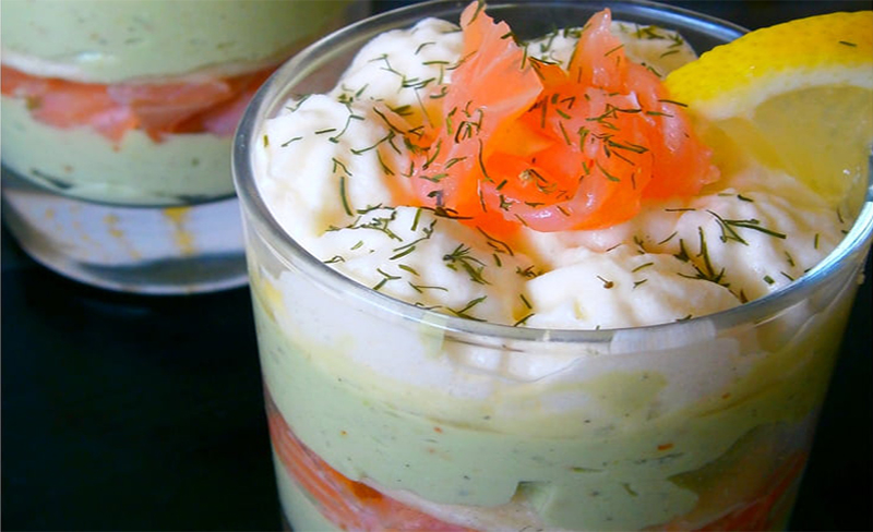 Verrines au saumon et à l'avocat, façon tiramisu