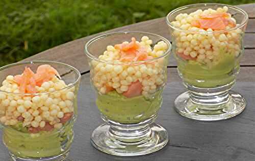 Verrines saumon avocat et petite perle de pâte