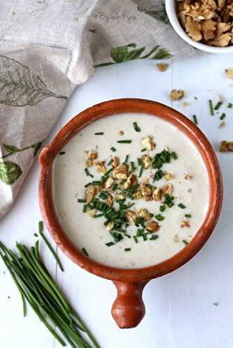 Crème d’endives, ciboulette et noix