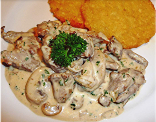 EMINCÉ DE VEAU À LA CRÈME ET AUX CHAMPIGNONS