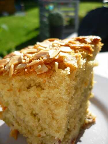 Cake à la rhubarbe et à la vanille